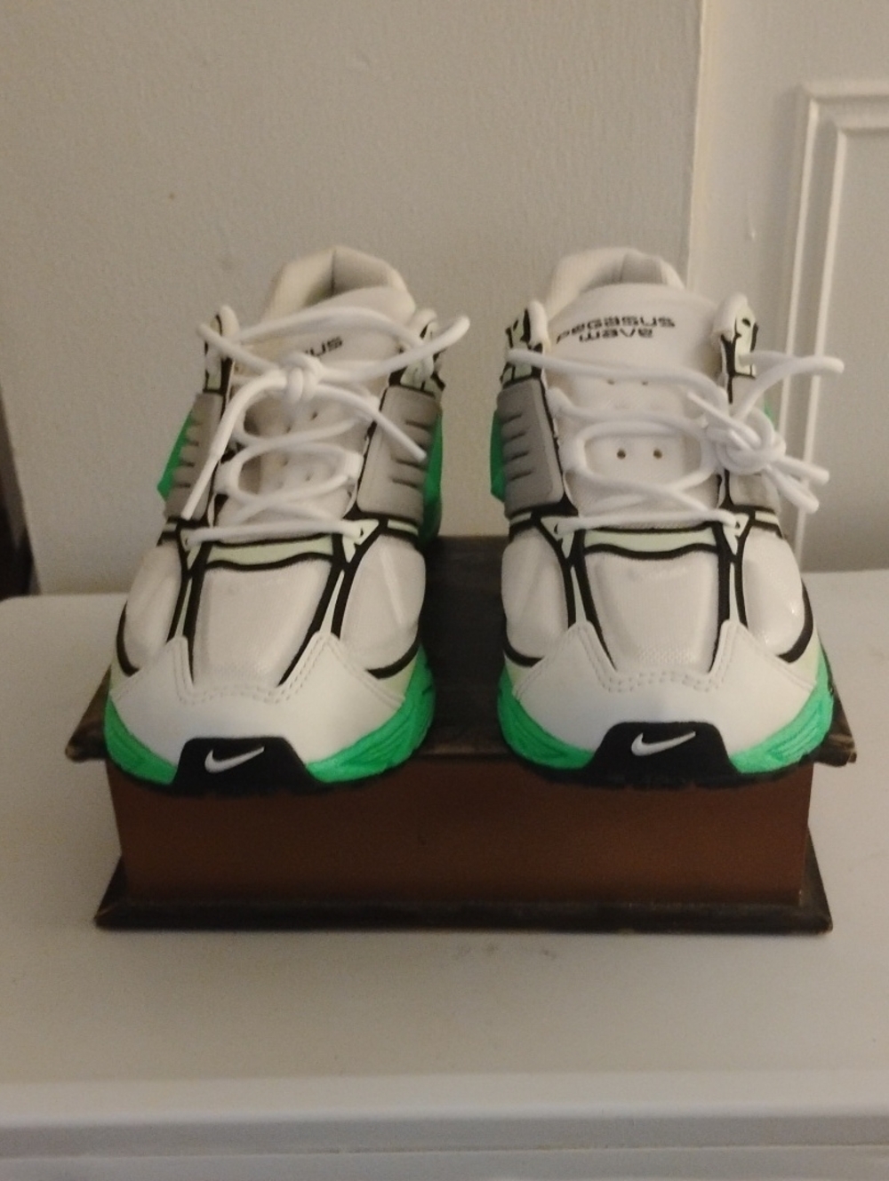New Nike White and Green Womens' Athletic Sneakers